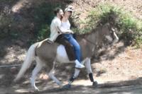 Tambah Mesra, Kendall Jenner dan Bad Bunny Menunggang Kuda Bareng