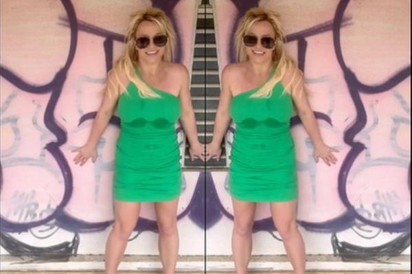 Rumor Perpisahan Berlanjut, Britney Spears Masih Liburan Tanpa Kenakan Cincin Kawin