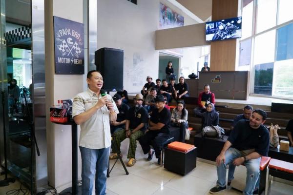 Ngabuburit Dengan Komunitas Otomotif, Bamsoet Ajak Tingkatkan Kepedulian Sosial