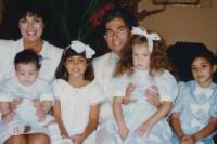Rayakan Paskah, Kris Jenner Unggah Foto Nostalgia Keluarga dengan Baju Seragam
