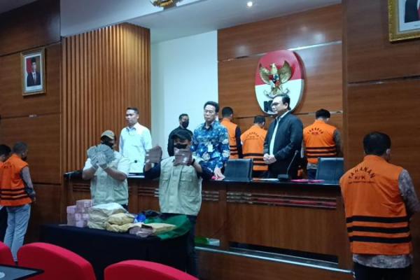 KPK Perpanjang Masa Penahanan Harno Trimadi Cs