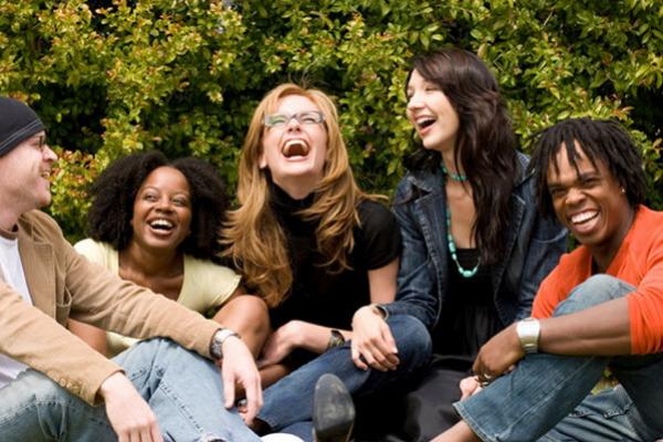 Ilustrasi tertawa bahagia (FOTO: VOXY) 