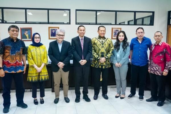Jadi Penguji Program Doktor UNPAD, Bamsoet Ingatkan Pentingnya Regulasi Hak Cipta Jurnalistik