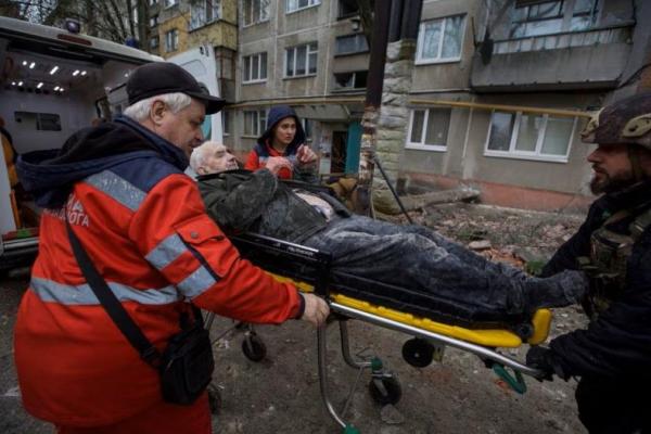 Serangan Rudal Rusia Tewaskan Delapan Orang saat Ukraina Mundur di Bakhmut
