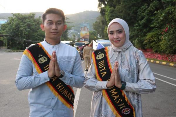 Semarak Ramadhan, Duta Humas Polda Papua Bagi Takjil Menjelang Berbuka Puasa