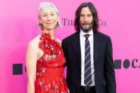 Keanu Reeves dan Alexandra Grant Tampil Mesra di Karpet Merah Gala MOCA 2023