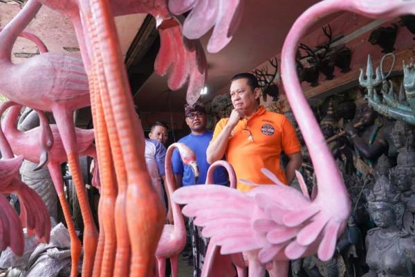 Kunjungi Pengrajin Kuningan di Bali, Bamsoet Dorong UMKM Perkuat Pasar Internasional