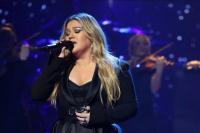 Bercerai dari Suaminya, Kelly Clarkson Akui Gunakan Obat Antidepresan