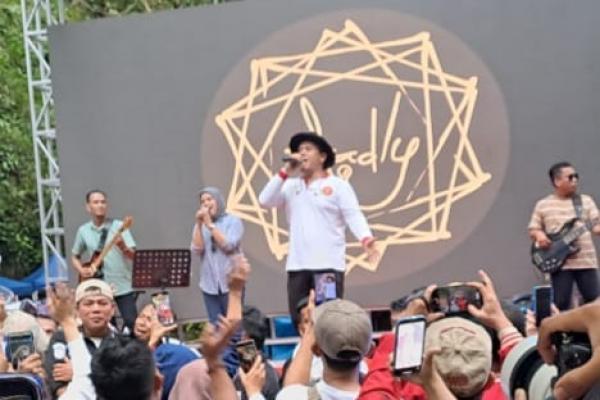 Fadly Padi Sukses Goyang HBH dan Tenas IKA Unhas