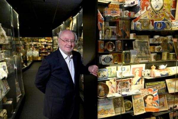 Kolektor Ini Koleksi Merek dalam Penobatan Raja Inggris, dari Bir hingga Cokelat