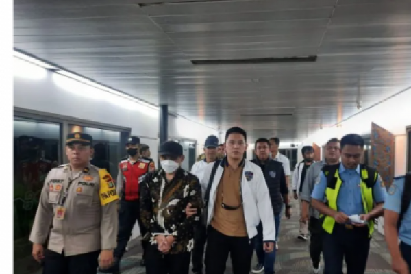  Minggu Malam,  AP Hasanuddin Jalani Pemeriksaan Sebagai Tersangka