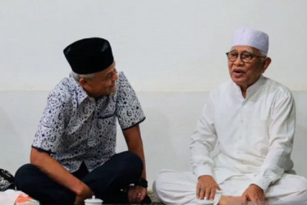 Ganjar Temui Gus Mus,  Ini Yang Dibicarakan