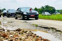 Lewati Jalan Berlubang di Lampung,  Mobil Jokowi Berguncang