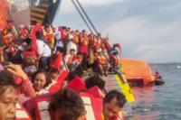 Kapal Royce 1 Terbakar,  Semua Penumpang Selamat