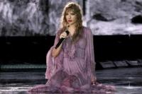 Fans Pingsan dan Muntah Akibat Konser Taylor Swift di Nashville Ditunda Empat Jam
