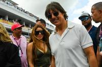 Shakira dan Tom Cruise Pose Bareng di F1 Miami Grand Prix 2023