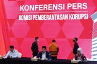 KPK Resmi Tahan Satu Tersangka Kasus Proyek Fiktif di PT Amarta Karya 