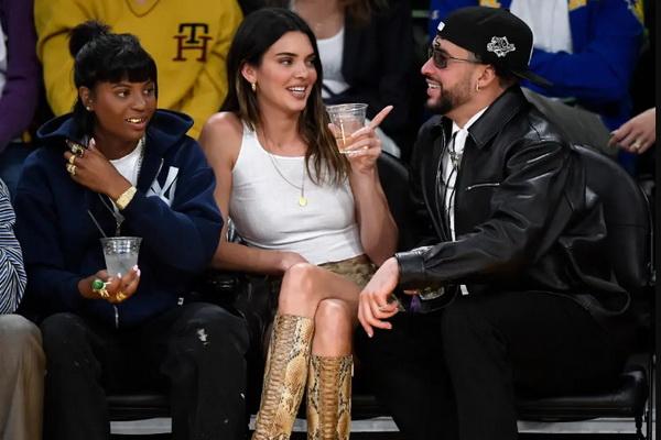 Pesan Samar Kendall Jenner Picu Rumor Putusnya Hubungan Asmara dengan Bad Bunny