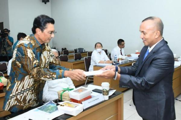 Fadel Muhammad Uji Disertasi tentang Taman Laut Olele Gorontalo