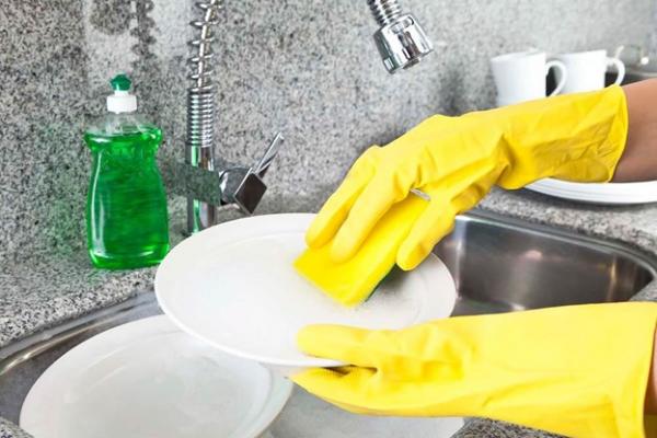 Rekomendasi Sabun Cuci Piring yang Tidak Merusak Kulit Tangan, Cek Dulu Yuks!