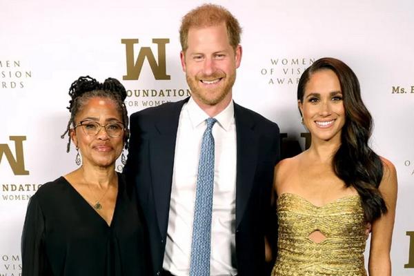 Pangeran Harry dan Meghan Markle Minta Agen Foto Beri Rekaman Pengejaran Paparazzi