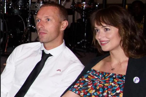 Garis Waktu Perjalanan Cinta Vokalis Coldplay Chris Martin dengan Dakota Johnson
