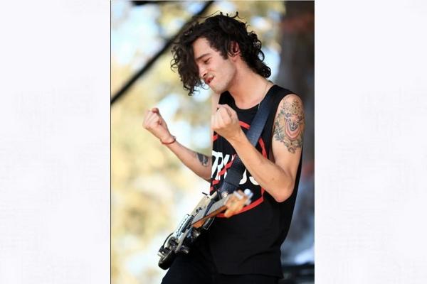 Sederet Momen Kontroversial Matty Healy, Vokalis The 1975 yang Jadi Pacar Baru Taylor Swift