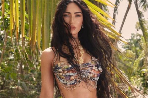 Megan Fox Membara Jadi Model Sampul Sports Illustrated Swimsuit Issue 2023