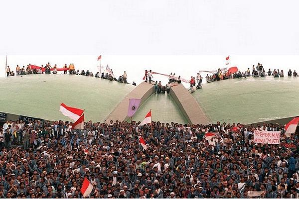 21 Mei Hari Reformasi Nasional, Krisis Ekonomi Mengakibatkan Soeharto Lengser