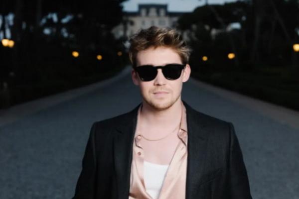 Joe Alwyn Merasa Diremehkan Taylor Swift, Cepat Banget Move On ke Matty Healy