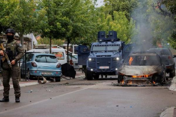 Protes Berujung Bentrok, Serbia Perintahkan Tentara ke Perbatasan Kosovo