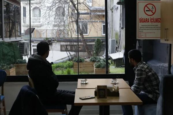 Ilustrasi mengonsumsi kopi (FOTO: AL JAZEERA) 