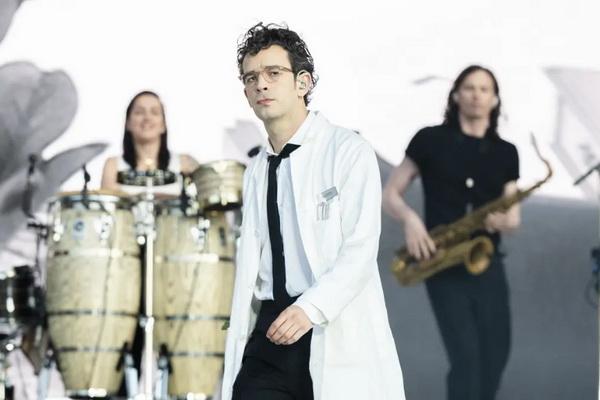 Buntut Ciuman Gay Kontroversial Matty Healy, Festival Malaysia Tuntut The 1975 Rp41 Miliar