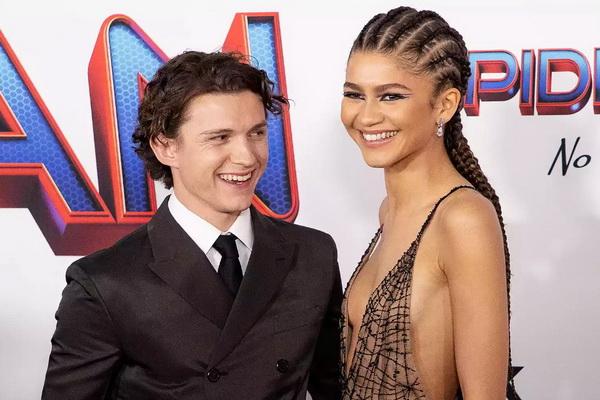 Emoji Penuh Kasih Zendaya untuk Tom Holland yang Berulang Tahun Ke-27