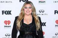 Kelly Clarkson Rilis Single Baru `I Hate Love`, Tampilkan Steve Martin Bermain Banjo