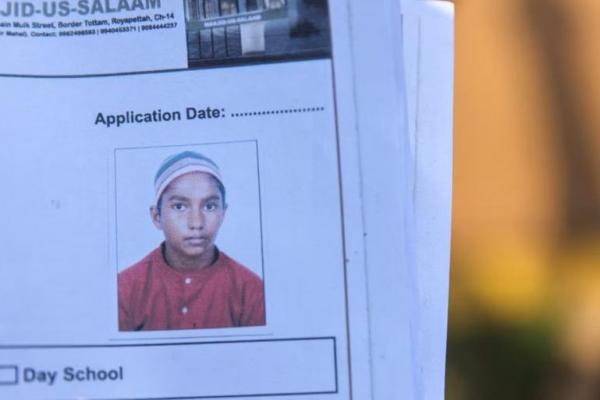 Keluarga Korban Tabrakan Kereta India Berharap Tes DNA untuk Identifikasi