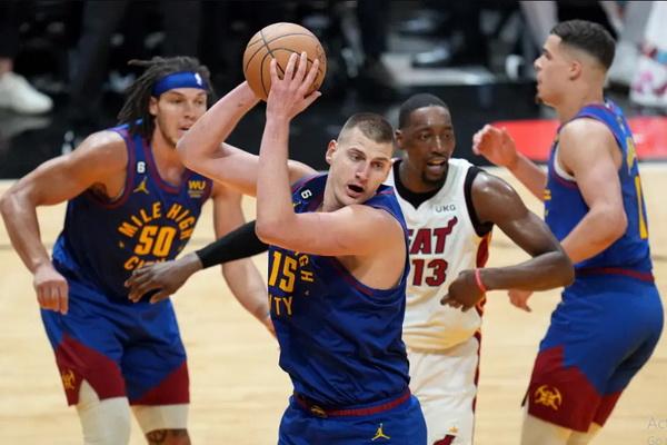 Cetak Sejarah, Nikola Jokic dan Jamal Murray Pimpin Denver Nuggets Raih Kemenangan Kunci Game 2
