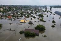 Zelenskiy Kunjungi Daerah Banjir akibat Bendungan Jebol, Penembakan Terjadi di Kherson