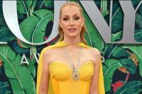 Bergaun Gucci Kuning, Jessica Chastain Bersinar seperti Matahari di Tonny Awards 2023