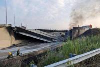 Jalan Raya Utama di Philadelphia Runtuh Akibat Truk Tangki Terbakar