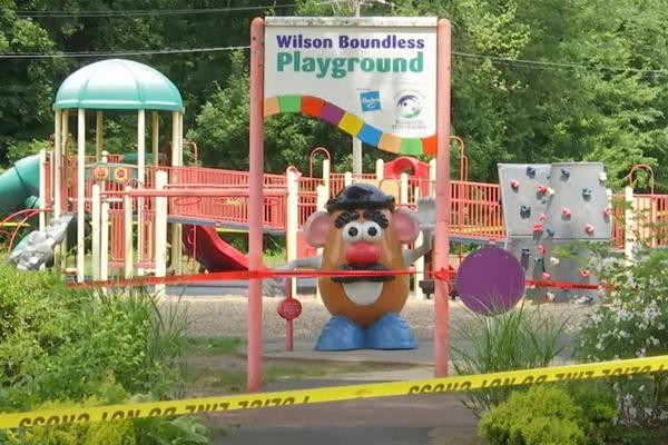 Bermain di Perosotan Playground, Dua Anak Tiba-tiba Menderita Luka Bakar