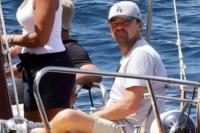 Hobi Liburan di Kapal Pesiar, Leonardo DiCaprio Tamasya Bareng Keluarga di Pantai Italia