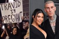 Kourtney Kardashian Umumkan Kehamilan di Tengah Konser Suaminya Travis Barker