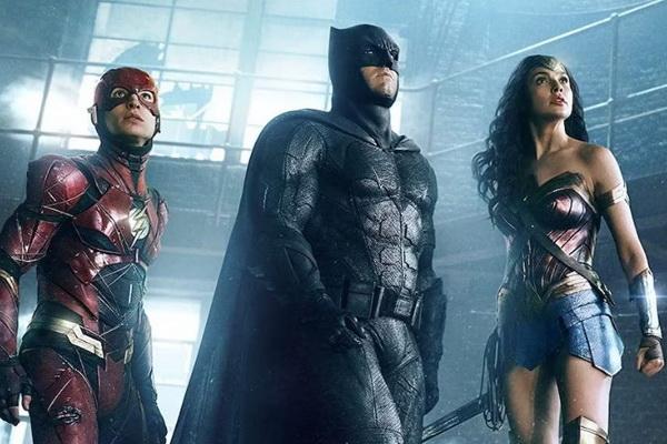 Superman Jadul hingga Aquaman, Sederet Cameo Superhero yang Muncul di Film The Flash Ezra Miller