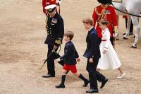 Pangeran George, Puteri Charlotte, dan Pangeran Louis Naik Kereta Kuda di Trooping the Color