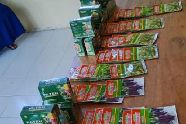 Peduli Petani, Kementan Serahkan Bantuan StartUp ke 28 Kelompok Tani di Kabupaten Pohuwato