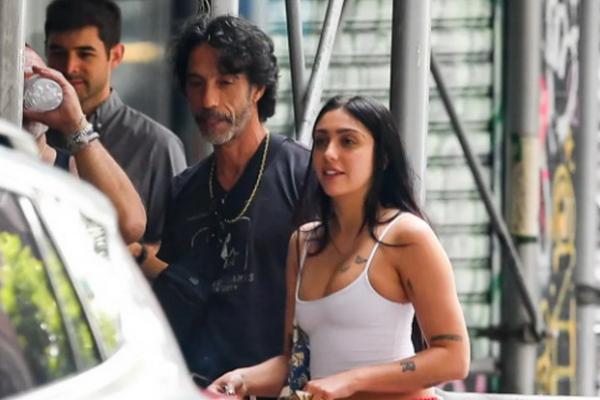 Hubungan Renggang dengan Madonna, Lourdes Leon Jalan Bareng Sang Ayah Carlos Leon