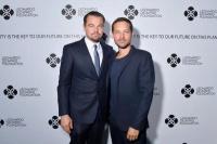 Leonardo DiCaprio dan Tobey Maguire Pakai Kalung Serigala, Geng Wolf Pack Sedang Berkeliaran!