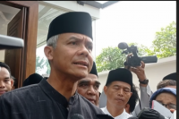 Melayat,  Ganjar Cerita Perbincangan Dengan Desmond Lima Bulan Lalu