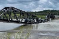 Jembatan Montana Runtuh, Tangki Berisi Aspal dan Belerang Jatuh ke Sungai